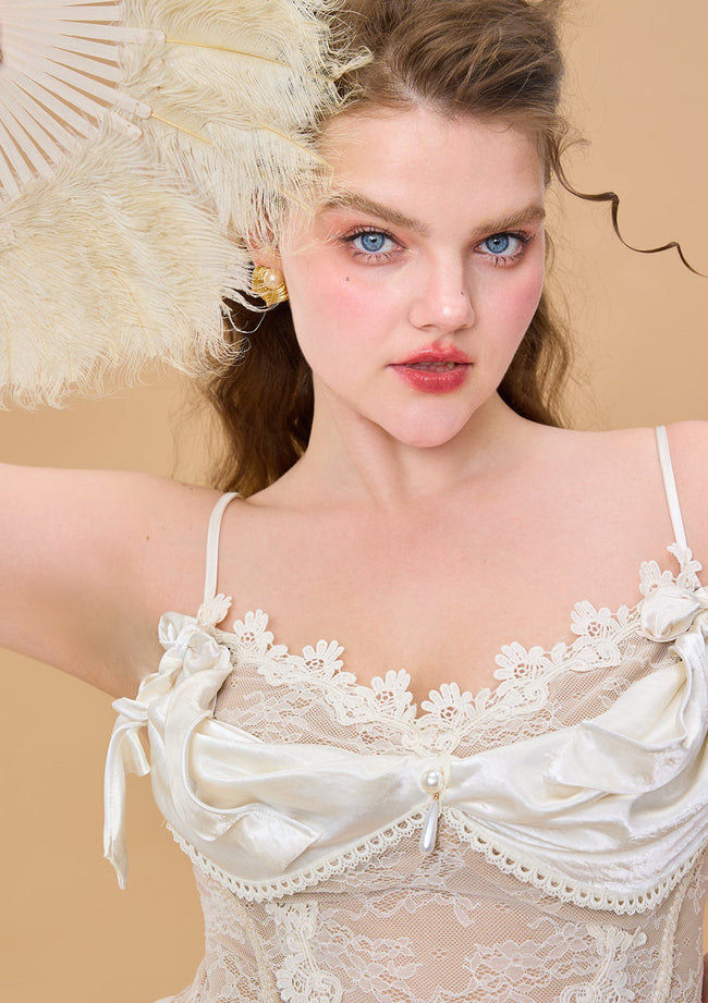 Curve & Plus "Ribbon of Venus" Corset Hover Image