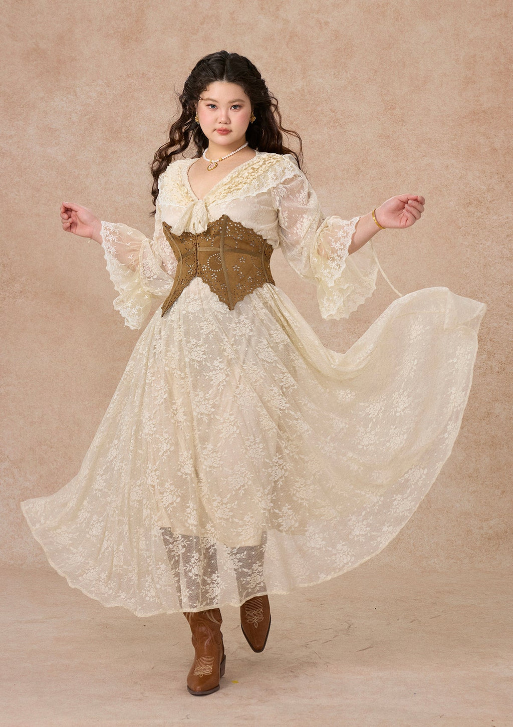 Curve&Plus White Horse Princess Dress