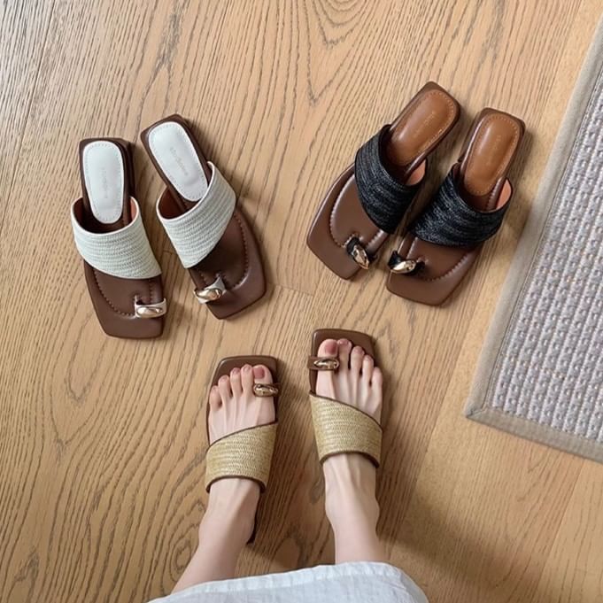 Sandals Loop Toe Straw