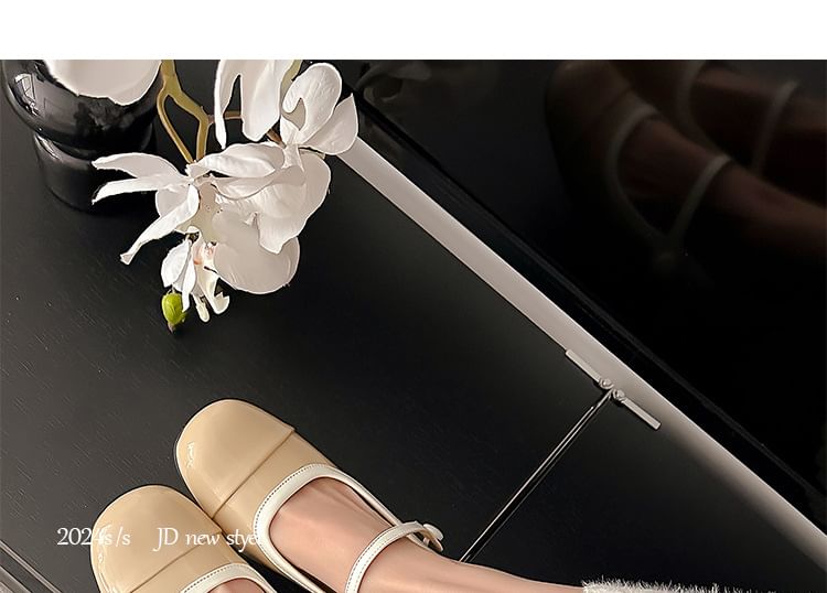 Contrast Trim Block Heel Mary Jane Pumps