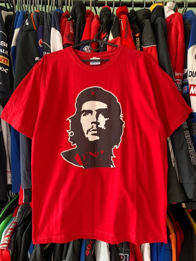 Che Guevara "Iconic Silhouette" Graphic Tee in Red Hover Image
